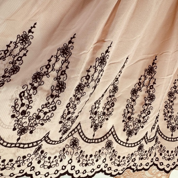 Axes Femme-Pink Crochet and embroidered babydoll mini dress with lace trim.M - Picture 11 of 12